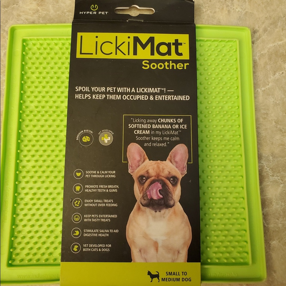 The “LickiMat Pet soother” by Hyper Pet soothes & calms your pet-Brand New !